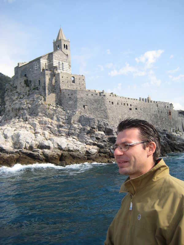 Ravestorm and Portovenere's church... shall he come to marry Schlauchen here?? ;-)